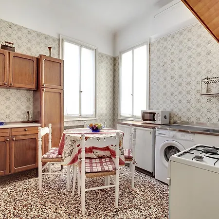 Testa شقة البندقية